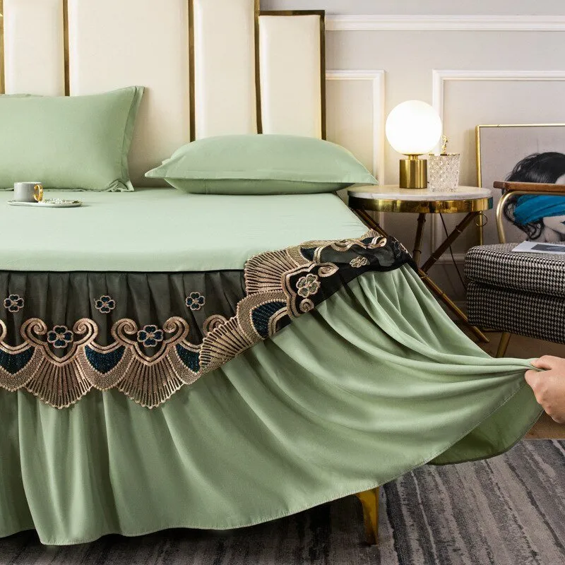 Solid Color Lace Bed Skirt Three Piece Set with Princess Style for Smooth Bed Spread and Mattress Protection