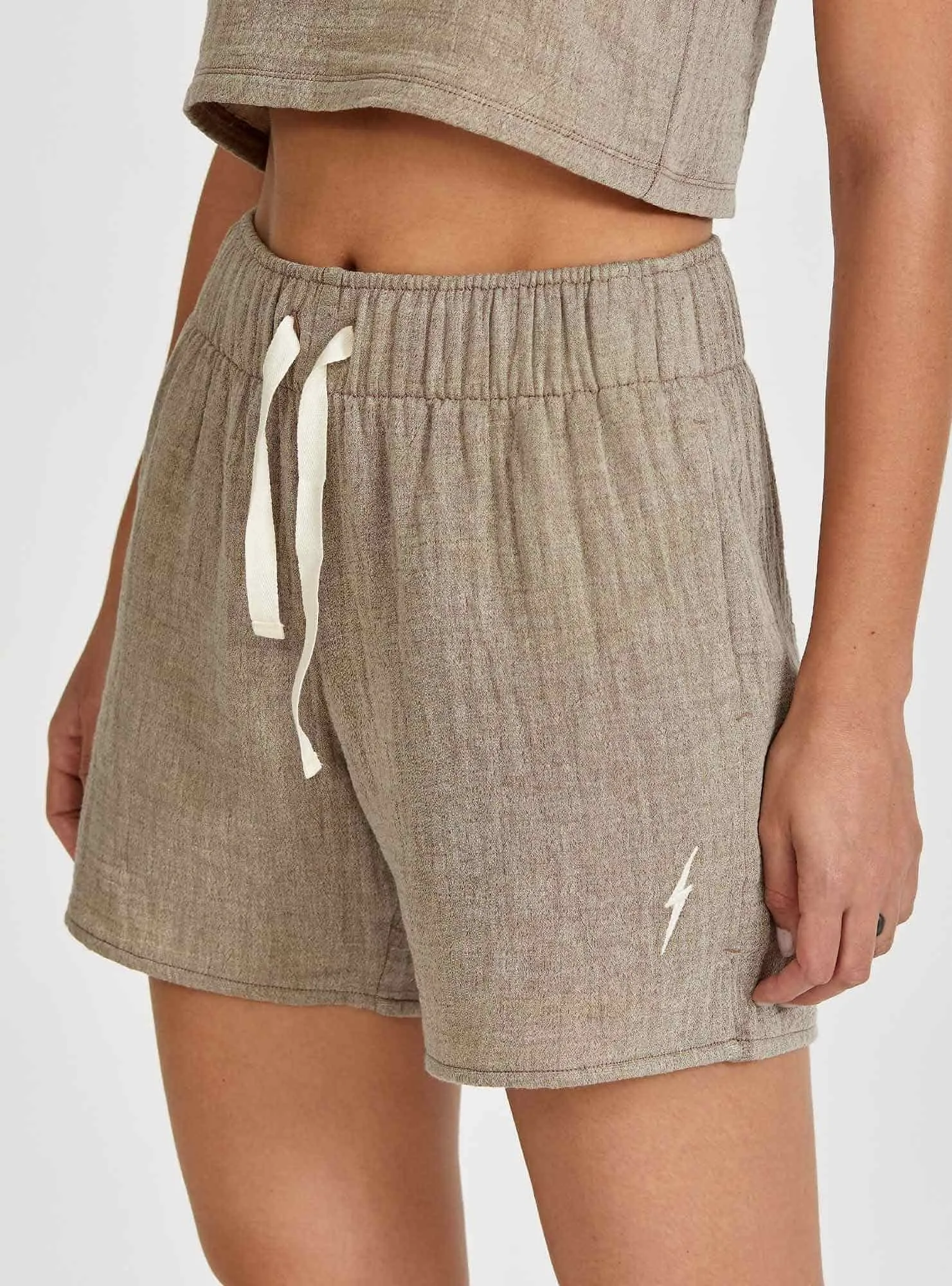 TEXTURED SHORTS WITH SLIT POCKETS