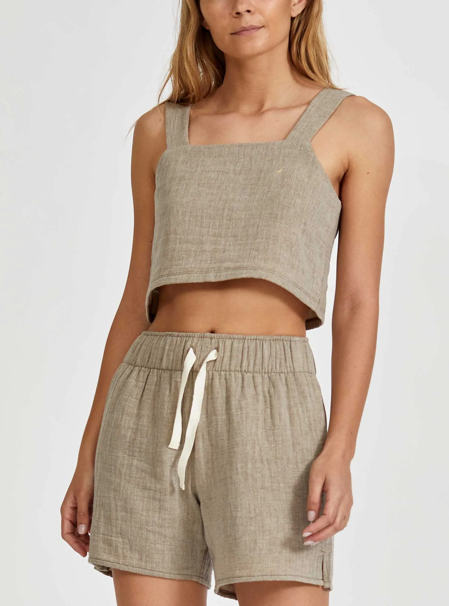 TEXTURED SHORTS WITH SLIT POCKETS